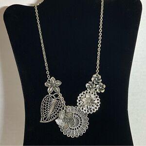 Premier Designs Necklace Silver-Tone Floral
